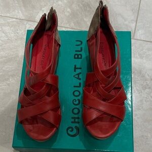 Chocolat Blu Women's Strappy Red Sandals